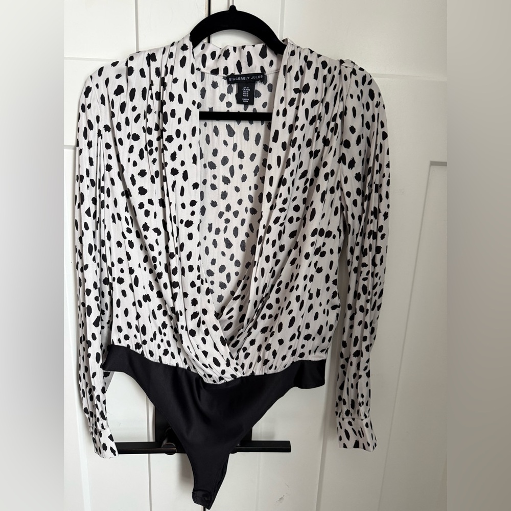 NWOT Sincerely Jules Monochrome Spotted Bodysuit in black and white. Size M.
